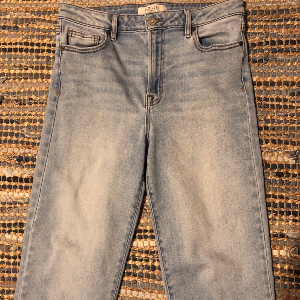 Women’s Hidden Los Angeles Light Wash High Waisted Jeans
Size 30
EUC